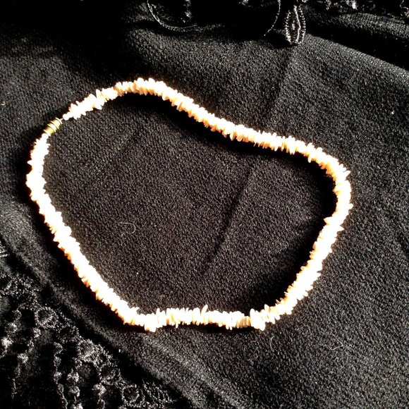 VINTAGE Light Pink Shell Necklace - Picture 1 of 3